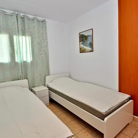Apartment Tango *