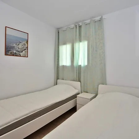 Apartment Tango *